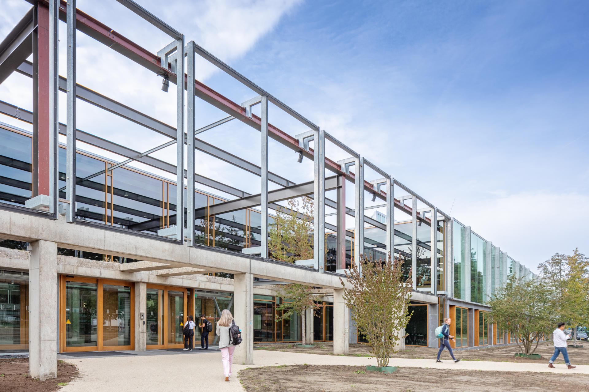 ENSCHEDE LANGEZIJDS 01 4R8A2755 voorgevel faculteit ITC Universiteit Twente