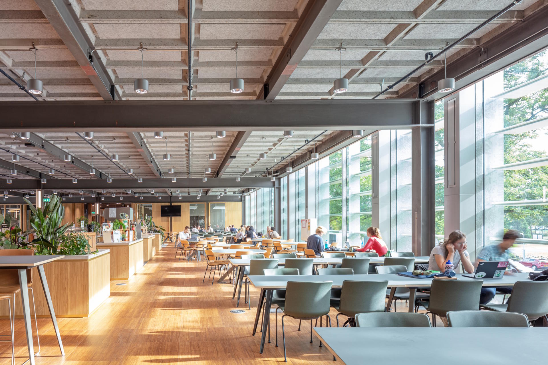 ENSCHEDE LANGEZIJDS 38 4R8A3146 eerste verdieping faculteit ITC Universiteit Twente studieruimte met de constructie in beeld