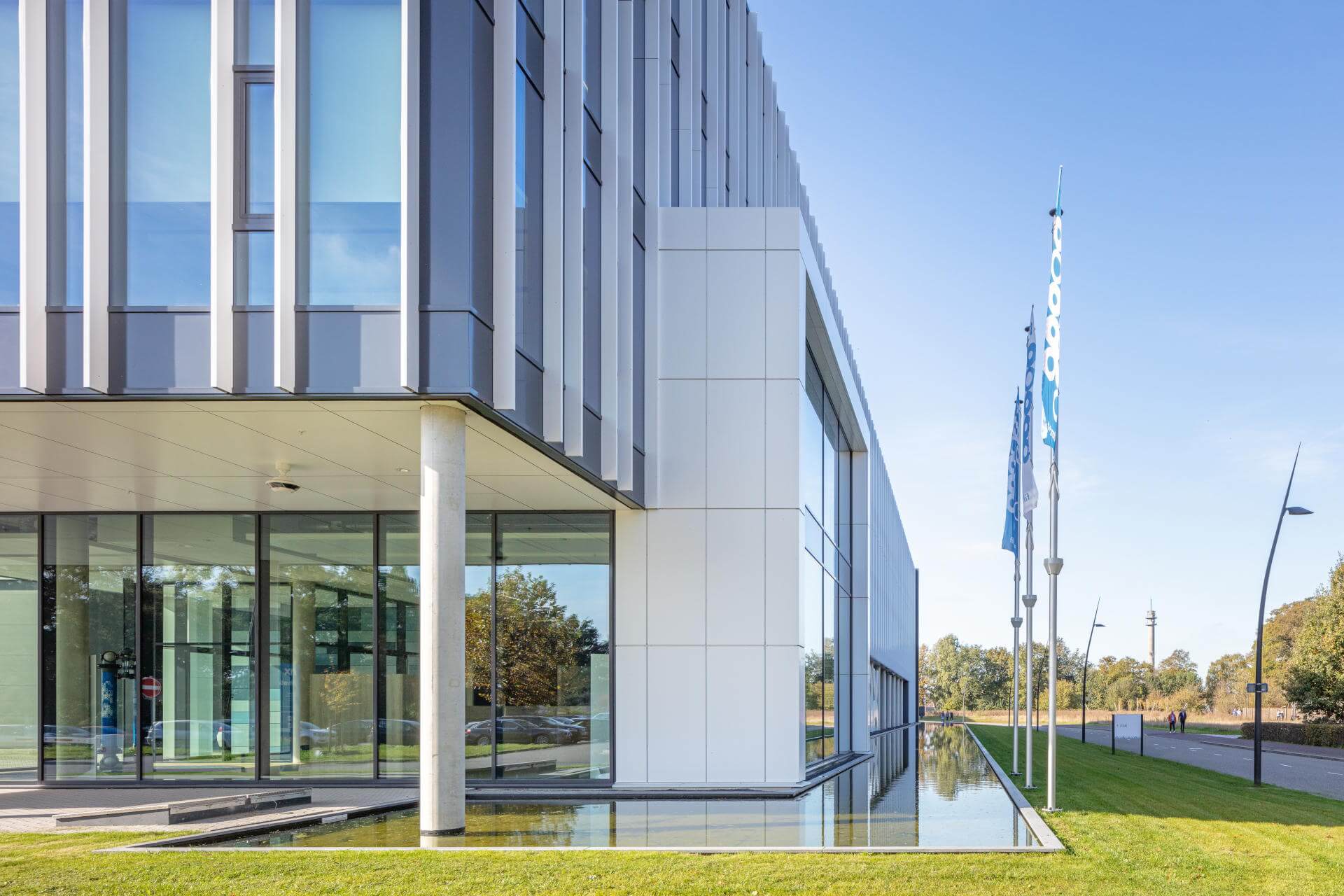 HENGELO NXFILTRATION Entree Lucassen Bouwconstructies entree kantoor en bedrijfshal NX filtration Hengelo constructie gemodelleerd en berekend door Lucassen